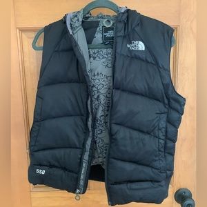 Black hooded Nothface puffy vest. Size medium. Great condition